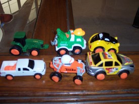 Thu 14 Jun 2007 01:28:49 PM

Andrew likes to make Playdoh hub caps...