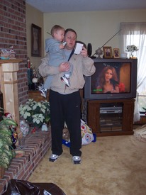 Tue 25 Dec 2007 08:49:11 AM

After Andrew opened all the gifts that were under the tree, Dad read him the note from Santa about his 
