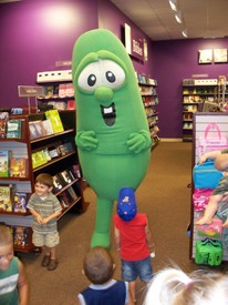 Sat 07 Jun 2008 12:05:32 PM

Mom and Dad took Andrew to the new Christian book store to see Bob and Larry from Veggietales, but Andrew was afraid of them...