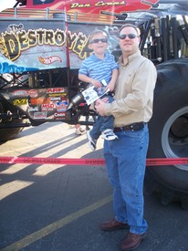 Fri 27 Feb 2009 06:14:19 PM

Dad and Andrew by Destroyer.