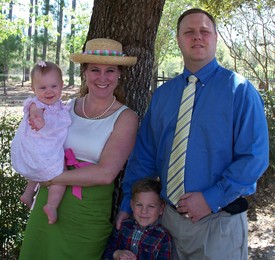 Sun 04 Apr 2010 12:52:57 PM

A quick family shot taken by Aunt Renee' right after Easter morning church services.