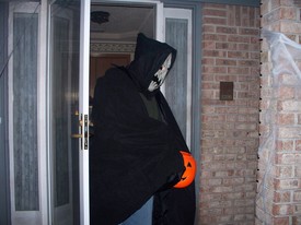 Sun 31 Oct 2010 07:07:10 PM

This was a really scary guy that frightened Andrew and Gracie.