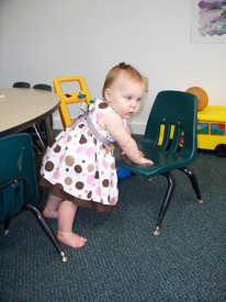 Sun 11 Apr 2010 09:25:16 AM

Gracie started walking right around this time (or a few days after).