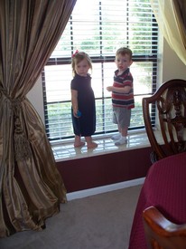 Mon 18 Apr 2011 10:29:58 AM

Gracie has a play date.